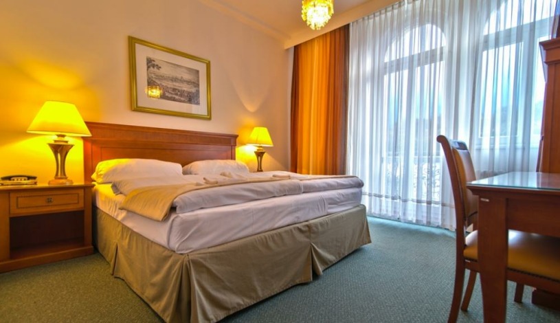 Hotel Romania Karlovy Vary - Dvoulůžkový pokoj Comfort s výhledem na město s balkónem